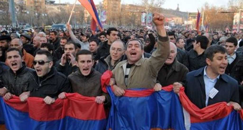 Ermenistanda Rusya taraftarları azalıyor