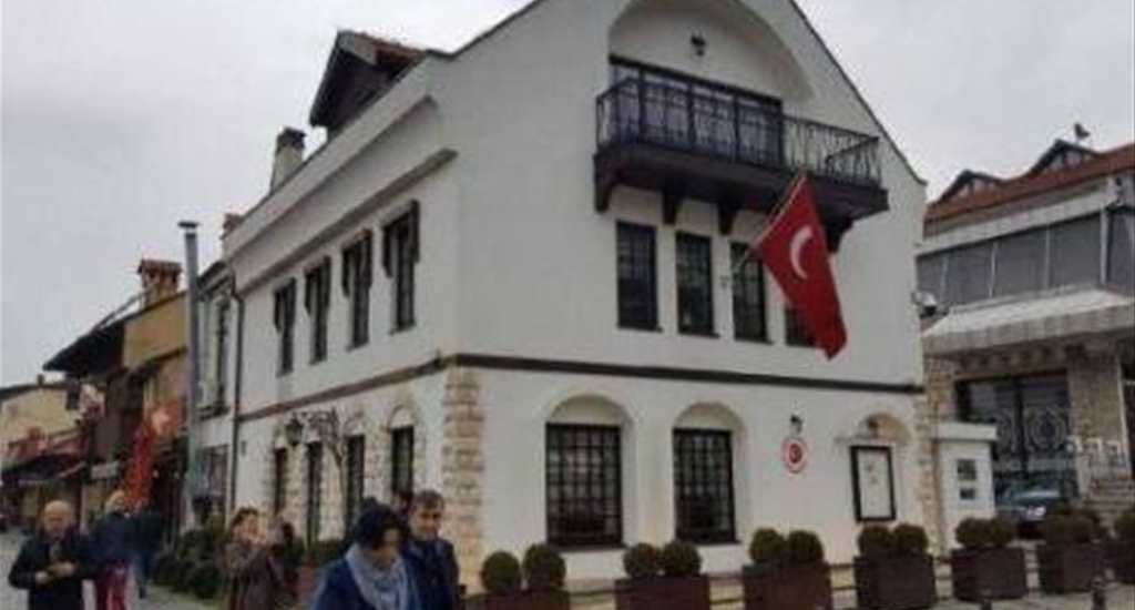 Prizrendeki Türk Başkonsolosluğuna Molotoflu Saldırı