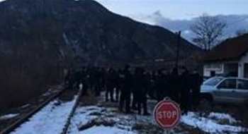 Kosova Polisi Trene Geçit Vermiyor