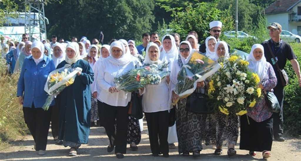 Srebrenitsalı annelerden soykırım davasına destek
