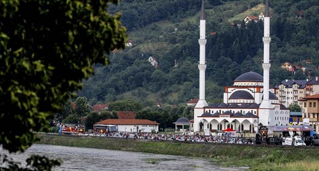 Bosna Savaşında yıkılan camiler küllerinden doğuyor