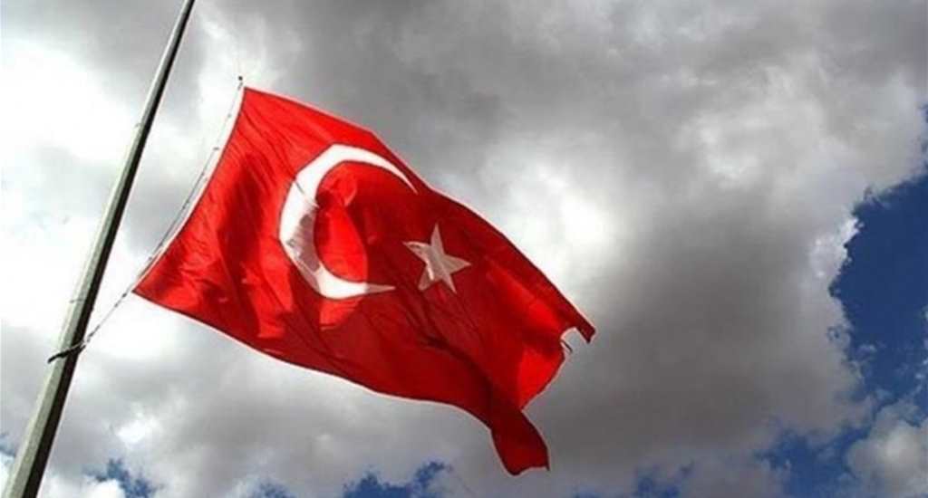 Kosovada Türk Bayrağına Çirkin Saldırı