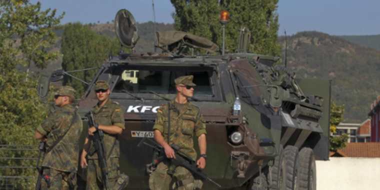 Karadağ’dan Kosova’ya iki subay gönderildi