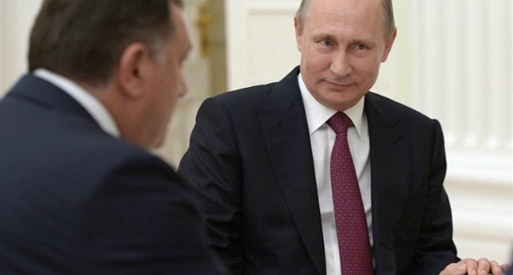 Putin Meets Dodik On Eve of Bosnia Referendum