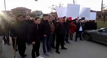 Kumanova’da protestolar, Ali Ahmeti heyeti ile gelen araçlardan birinin camları kırıldı