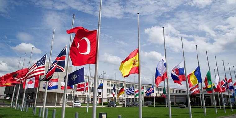 NATO’da bayraklar yarıya indirildi