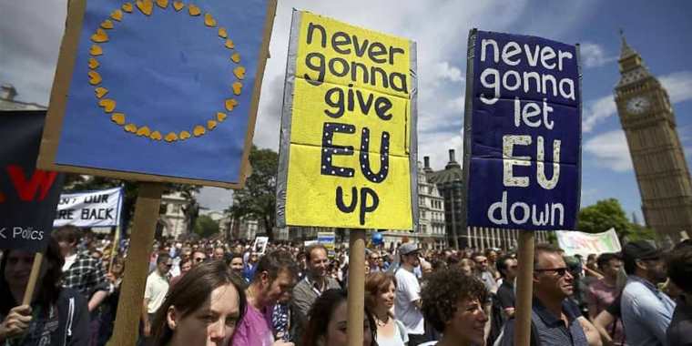 Londra'da Brexit karşıtı gösteri