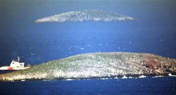 Kardak geriliminde 4. gün: Yunan Sahil Güvenlik botlarına müdahale edildi