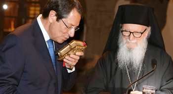 Anastasiadis Amerikan Başpiskoposu'nu Enosis için devreye soktu