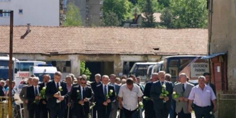 Bosna Sırpları Tuzla’daki anma törenlerini yasakladı