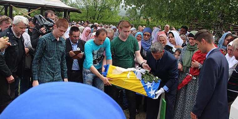 Bosna Savaşı'nın 7 kurbanı yıllar sonra defnedildi 