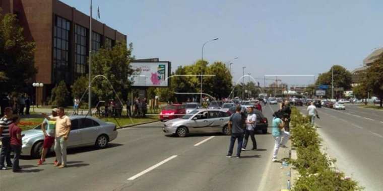 Üsküp Ceza Mahkemesi önünde protesto