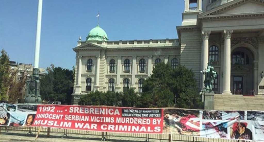 Sırbistanda Belgrad Belediyesinden skandal pankart