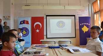 Türk askerinden Kosova’da İlköğretim okuluna destek