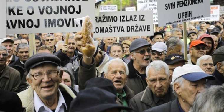 Bosna Hersek’te Emekli Protestosu