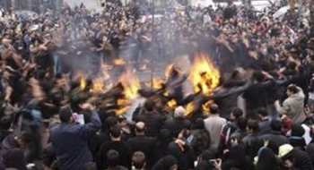 İran'da Horozun Başını Kesip Meydana Atmışlar