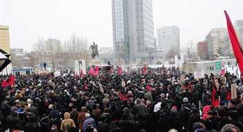 Kosova'da Radikalleşen Protestolar