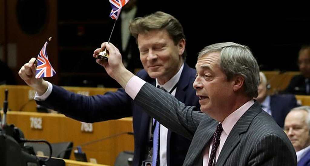 Avrupa Parlamentosunda Kendince Haklı Tepki: Kaldırın Bayrakları 