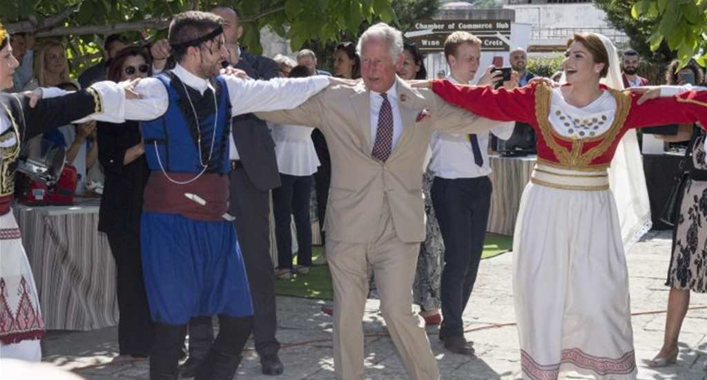 İngiltere Kralı Charles, Yunanistan eski Hanedanının son reisi Veliaht Prens Pavlos ve Archonlar