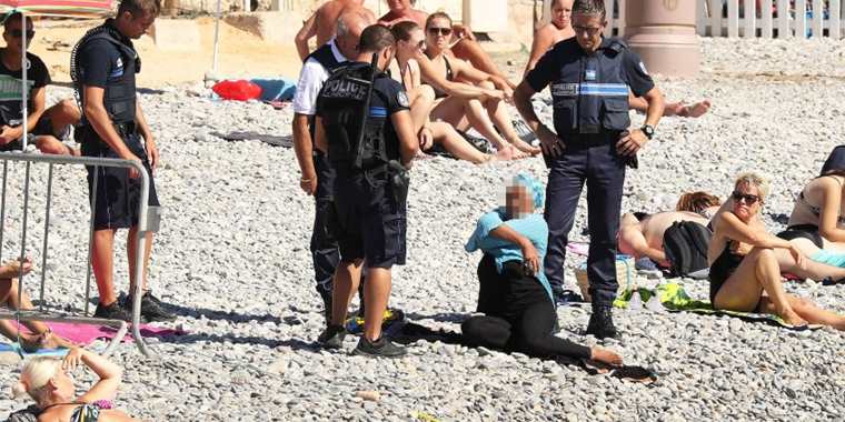 Fransa'da Polis Kadını Soyunmaya Zorluyor